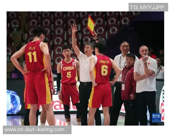 男篮备战韩国!赵睿带伤练习,郭士强垂头考虑,王治郅也在!